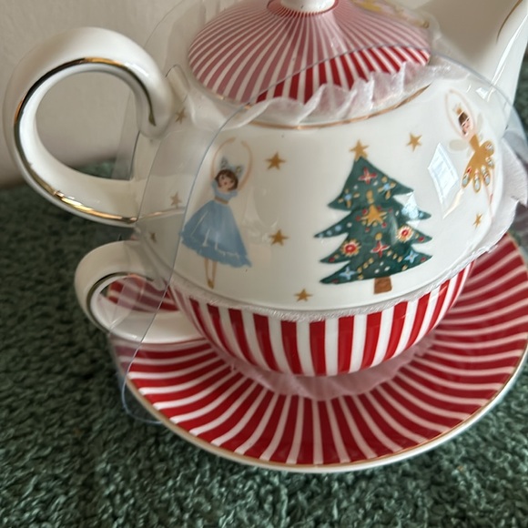 COPY - Grace Teaware Christmas Teapot Teacup Saucer Nutcracker Red NEW - Picture 5 of 6